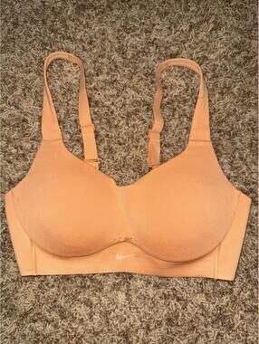 Nike Alate Minimalist Women's Light-Support Padded Convertible Sports Bra Sample